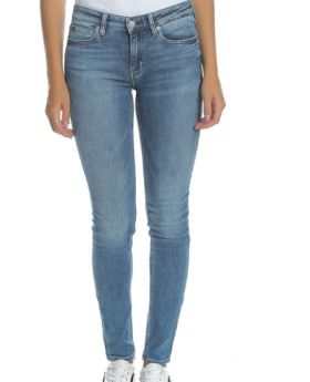 Calvin Klein Jeans spodnie J20J209775 911 niebieski 25/32 Kolor niebieski Rozmiar1 25/32
